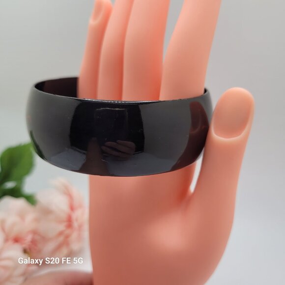 Painted Lacquer Bangle Bracelet Black with Gold Koi Fish - Picture 5 of 10